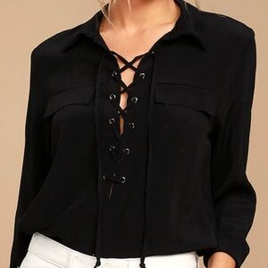 Lulu’s Lulus black lace-up front blouse Large